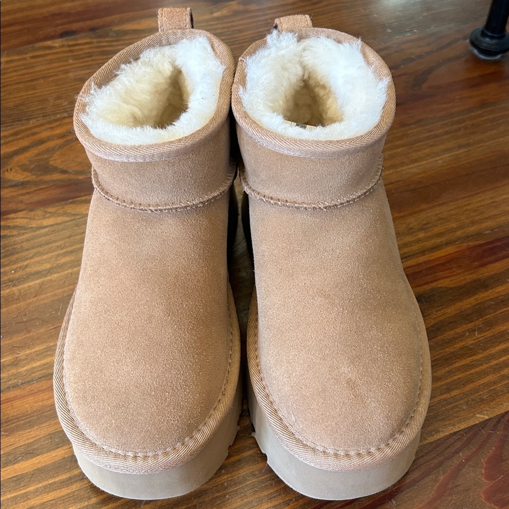 UGG Womens size 5 classic ultra mini new heights platform Boots NEW IN BOX